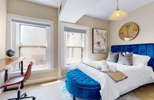 Near North Side Apartment | Chic River North Retreat
