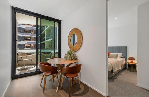 Abbotsford Apartment | Chic Riverside Retreat Richmond