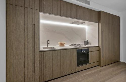 Abbotsford Apartment | Chic Riverside Retreat Richmond