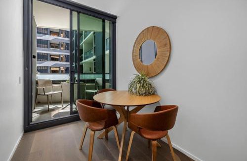 Abbotsford Apartment | Chic Riverside Retreat Richmond