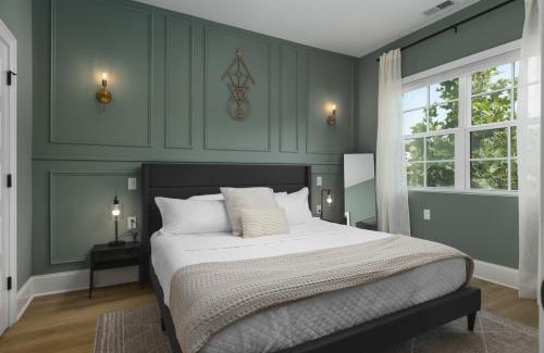 Cleveland Park Apartment | Chic Spacious 2 Bedroom Walk to Coffee and Restaurants