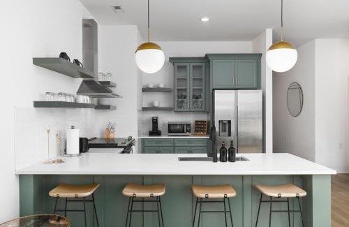 Cleveland Park Apartment | Chic Spacious 2 Bedroom Walk to Coffee and Restaurants