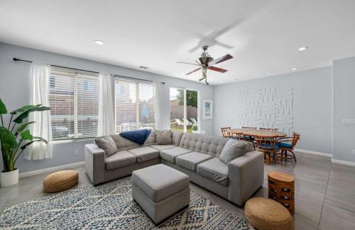Terra Lago House | Chic, Spacious 5BD Desert Oasis
