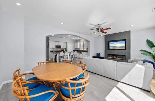 Terra Lago House | Chic, Spacious 5BD Desert Oasis