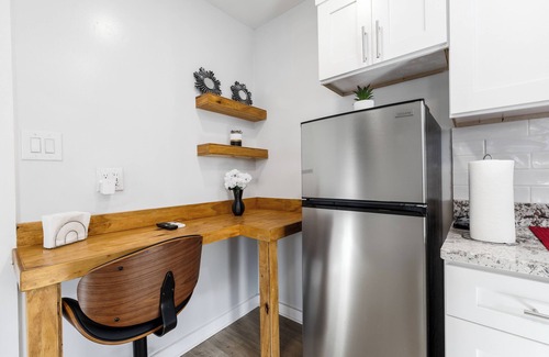 Harper Woods Apartment | Chic studio with AC and WiFi in superb Harper Woods