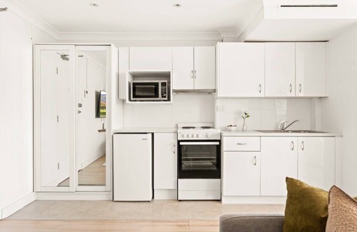 Bondi Junction Apartment | Chic Studio with a Pool and Moments from Shop