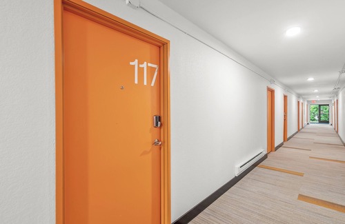 Cedar Falls Apartment | Chic studio with fitness room and AC in marvelous Cedar Falls