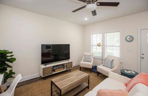 Thomasville House | Chic Thomasville Home Walk to Downtown!