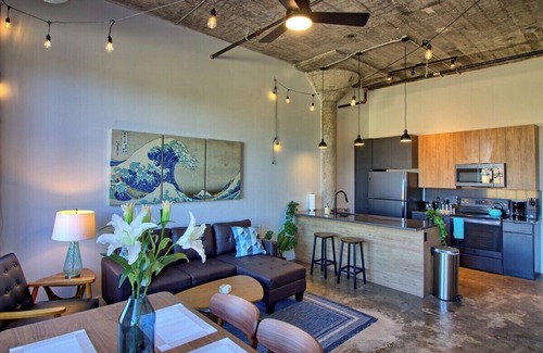 Midtown Hotel | Chic Ultramodern Loft Suite w/Designer Features