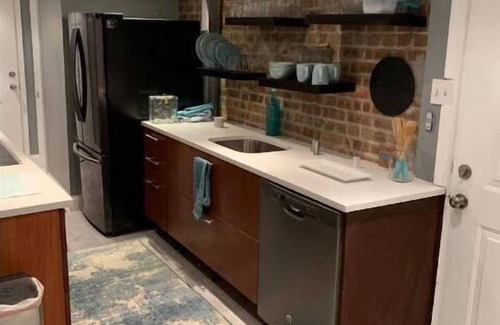 Logan Square Apartment | Chicago Dickens place 1 bd. Garden unit Centralized loc.