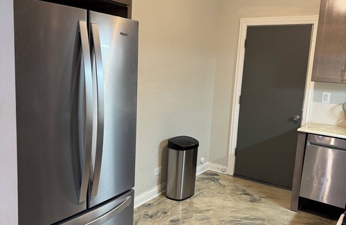 East Beverly Apartment | Chicago Furnished 2-bedroom apartment with free WiFi & heated bathroom floors!
