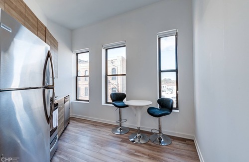 River West Apartment | Chicago Third Floor Studio by 747 Lofts