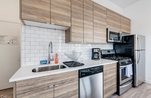 River West Apartment | Chicago Third Floor Studio by 747 Lofts