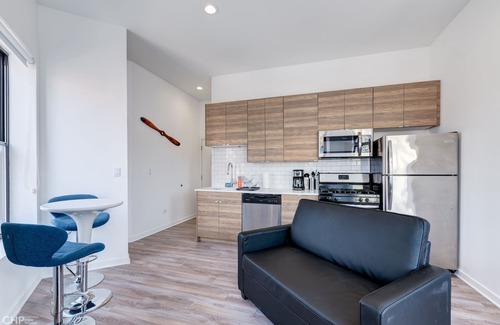 River West Apartment | Chicago Third Floor Studio by 747 Lofts