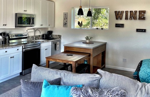 Temecula House | ★Chick-Ranch★Wine Country Hideaway Studio★Wineries★Animals★Hot Air Balloons★Private Driver★