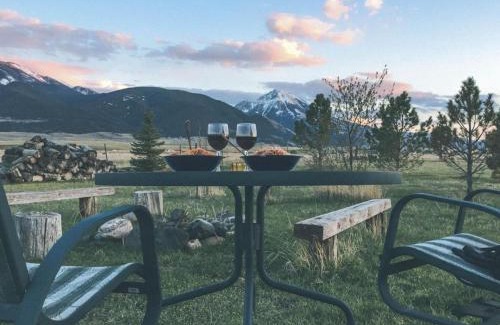 Pray Apartment | Chico Peak cabin nr Yellowstone,Chico Hot Springs