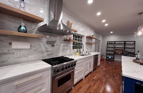 Fairfield House | Chilax with family in modern colonial Cul de sac near university