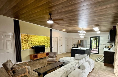 San Rafael House | Chill,Relax & Enjoyn11bed 5washroom house in fabulous La Colonia with AC, WiFi.