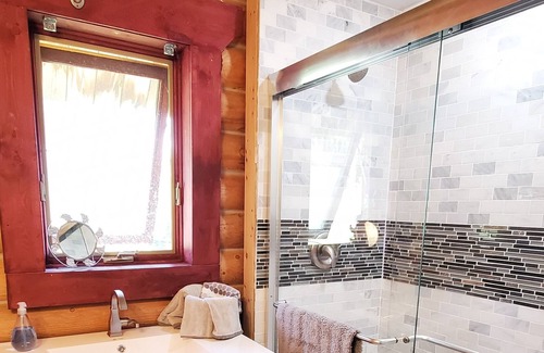 Rocky Mountain House Cabin | Chip's Cabin is private w/views of horses, mountains, nearby trails