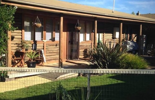 White Beach House | Chloe's Cabin - White Beach