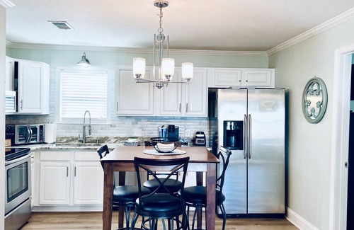 Fort Walton Beach Condo | Choctawhatchee Bay retreat w/public access to Gulf of Mexico across the street!