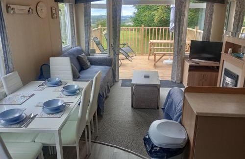 Lewdown House | Cholwell 3-Bed Lodge - Sleeps 6 - Pet Friendly