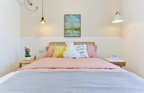 Yuzhong Apartment | Chongqing Yuzhong·HongYaDong· Locals Apartment 00171430