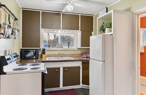 Bynum Cabin | Choteau Vacation Rental w/Yard: Walk to Downtown!