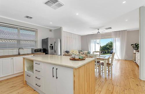 Christies Beach House | Christies Grove - Seaside Bliss near McLaren Vale