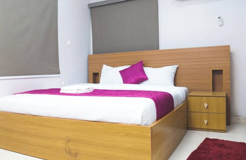 Somolu Hotel | Chrysoberyl hotel in awesome Lagos with AC