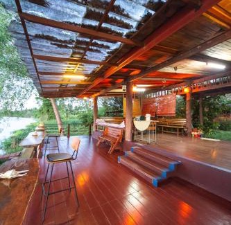 Tha Kham House | Chuenwaree Riverside Stay