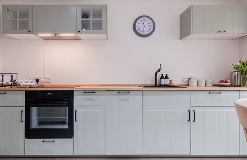 Stratton Cottage | Churn View - a cottage that sleeps 4 guests in 2 bedrooms