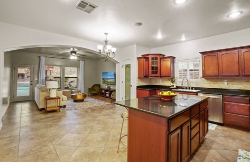 El Paso House | Cimarron Oasis. Heated Pool and Movie Theater