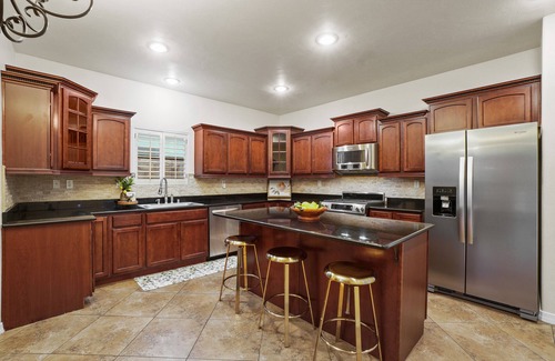El Paso House | Cimarron Oasis. Heated Pool and Movie Theater