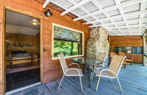 Ruidoso House | Circle Bar: Cute, Rustic 2 bedroom 2 bath cabin with a hot tub in the Upper Canyon!