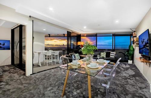 Surfers Paradise Apartment | Circle on Cavill Surfers Paradise- 2 Bedroom Sky Home