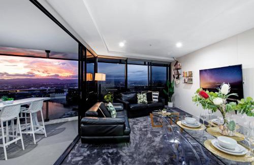 Surfers Paradise Apartment | Circle on Cavill Surfers Paradise- 2 Bedroom Sky Home