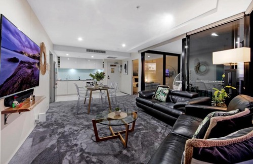 Surfers Paradise Apartment | Circle on Cavill Surfers Paradise- 2 Bedroom Sky Home