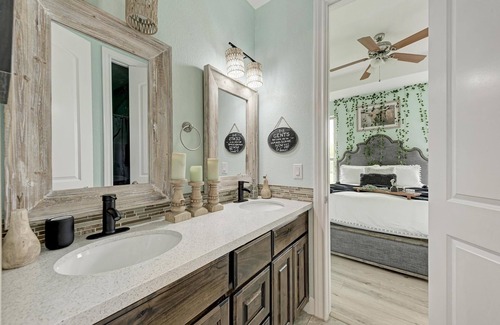 Del Valle House | Circuit of the Americas, Estate w/hot tub on 3/4 acre
