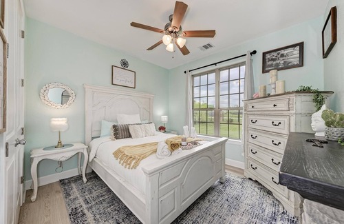 Del Valle House | Circuit of the Americas, Estate w/hot tub on 3/4 acre