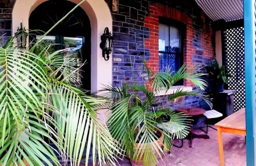 Cumberland Park Apartment | City Comfort at Cumberland Apartment: Convenience at its Best