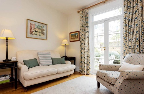Avonmore and Brook Green House | City Cottage, by Veeve