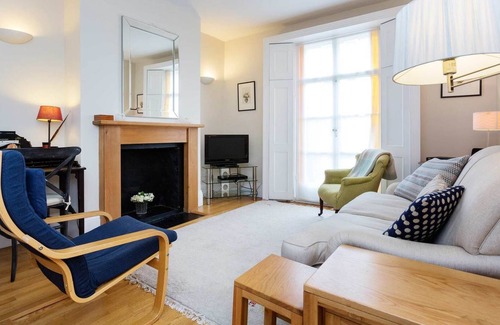 Avonmore and Brook Green House | City Cottage, by Veeve
