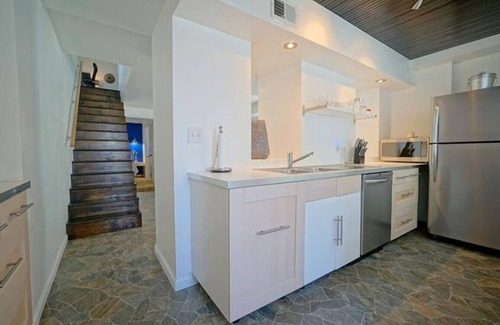 Pittsburgh House | City Cottage with Yard Sleeps 8