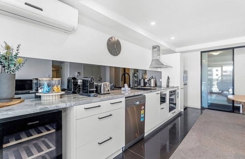 East Perth Apartment | City Life: 2BR Apt with Pool, Gym, Sauna & Car Bay