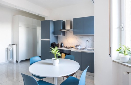 Bullona Apartment | [CITY LIFE | FAIR] Strategic Apartment | WiFi A/C & Netflix | Pet Friendly