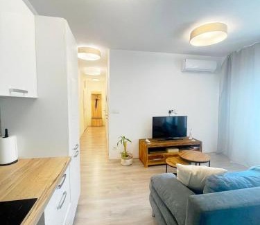 Old Town Apartment | City Paradise-AC&Balcony