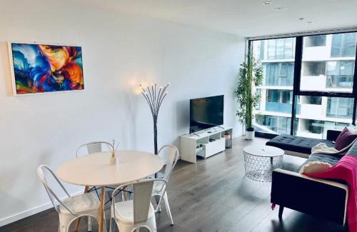 Reid Apartment | City-Self check in-Parking-Pool