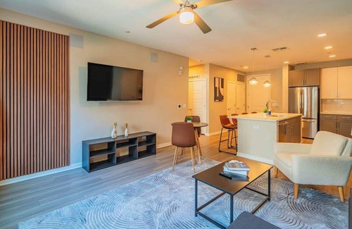 Orange Heights Apartment | City Stay | Pool, Gym, W/D, Parking & Dog Park