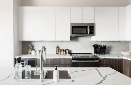 Jefferson Park House | City Views! - Chic Jefferson Park Condo - Tesoro